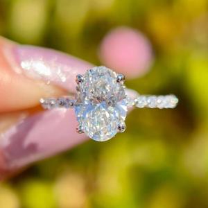 ชุดแหวนหมั้นมอยส์ซาไนต์ทรงรี 3 กะรัต: แหวนแต่งงานทองคำ 14K แบบโซลิแทร์ - Product Image 4