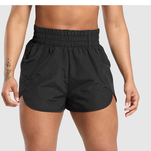 Shorts de sport taille haute pour femme, noir uni, taille élastique, séchage rapide, tissu tricoté avec poches - Product Image 3