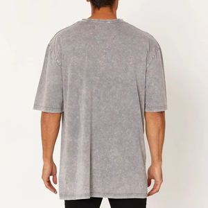 เสื้อยืดแขนสั้นสีเทาฟอกทรงโอเวอร์ไซส์สำหรับผู้ชาย สีพื้น คอโอ ผ้าเจอร์ซีย์คอตตอน สไตล์ลำลอง - Product Image 2