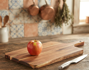 Planche à découper en bois naturel écologique avec poignée intégrée et trou de suspension, épaisseur 1,5 cm, compatible lave-vaisselle, REHMAN CRAFT - Product Image 3
