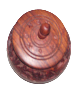 Hucha de madera maciza pulida hecha a mano, ecológica, con tapa decorativa y diseño tallado - Product Image 2