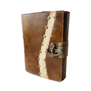 Carnet de voyage et de lecture classique en cuir véritable fait main avec fermoir métallique antique et bande texturée distinctive – Organiseur personnel - Product Image 5