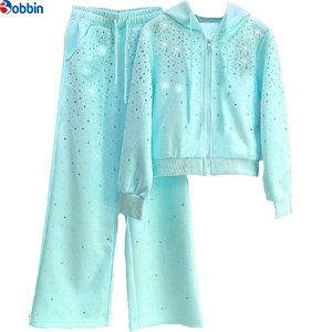 Conjunto de 2 piezas de chándal de invierno personalizado con logo rosa, pedrería en toda la prenda, transpirable, sudadera con capucha oversize y pantalones acampanados, fabricante personalizado - Product Image 4