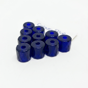 Perles de verre facettées avec des coupes étincelantes pour la fabrication de bijoux, l'artisanat, les accessoires, la décoration, les cadeaux et la vente en gros dans le monde entier - Product Image 1