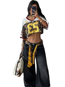Crop top personnalisé à imprimé léopard pour femme, maillot de football américain Y2K, uniforme d'équipe personnalisé à col en V, marque privée, streetwear sexy - Product Image 4