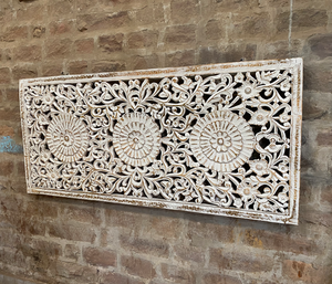 Grande plaque murale décorative en bois massif blanc vieilli, sculptée à la main avec motif floral et paysager, pour la décoration de la maison, idéale pour le dos des canapés et lits. - Product Image 2