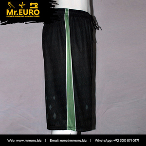 Shorts de basketball personnalisés pour hommes, noirs, sportifs, respirants, séchage rapide, 100 % polyester, taille mi-haute, fermeture élastique, longueur genou - Product Image 4