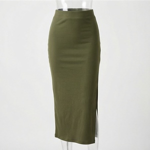 Jupe crayon côtelée vert olive pour femme, longueur genou, taille élastique avec fente latérale, à porter toute l'année - Product Image 1