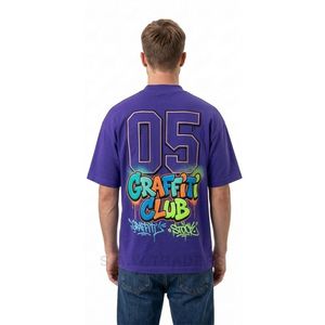 Camisetas Moradas con Hombros Caídos y Estampado Gráfico de Graffiti Colorido, Estilo Urbano Juvenil, Oversize, Casual, Streetwear - Product Image 2