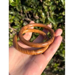 Bracelets en bois élégants et modernes imperméables pour femmes, lisses et polis, personnalisables, conçus pour la mode quotidienne et les fêtes - Product Image 1