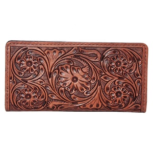 Monedero Mini Tote Estilo Vaquera con Borla Personalizable, de Cuero Genuino con Diseño Floral y Herrajes, para Mujer - Product Image 1