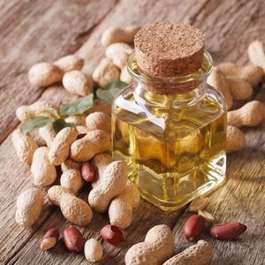 Aceite de Cacahuete Refinado Limpio 100% Premium de Grado Alimenticio, 24 Meses de Vida Útil para Importación a Granel, Suministro para Mayoristas de Ingredientes Alimenticios - Product Image 1