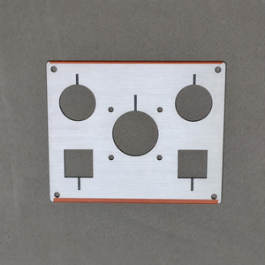 Fabricant de panneaux d'instruments en aluminium usinés sur mesure par CNC pour les plaques frontales et les couvercles d'appareils d'équipements de contrôle industriel - Product Image 2