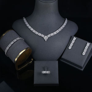 AMBER JEWELS สร้อยคอเพชรชุบทอง 18K หรูหราสำหรับทุกเพศ ทรงกลมเจียระไนแบบบริลเลียนท์ เพชรธรรมชาติ รับรองโดย IGI รุ่น T-2418 เครื่องประดับสำหรับงานแต่งงาน - Product Image 2