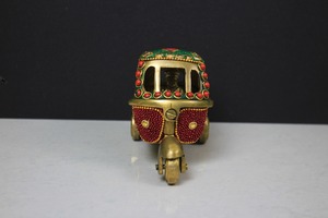 งานฝีมือนิรมลา รถสามล้อทองเหลืองขนาด 5 นิ้ว งานแฮนด์เมด ตกแต่งด้วยหินและงานฝังประณีต - Product Image 5