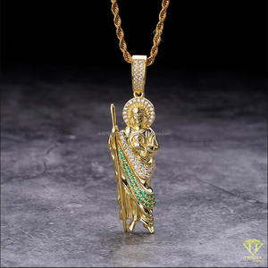 Exclusivo colgante de joyería religiosa con piedras de diamante moissanita de primera calidad y estilo elegante - Product Image 5