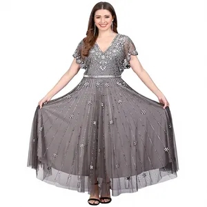 Robe longue de soirée en tulle gris de luxe, col en V, manches évasées, ornée de perles - Product Image 3