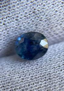 Saphir bleu naturel de 1,50 carats, saphir bleu ovale des mines de Ceylan, saphir bleu de Sri Lanka. - Product Image 3
