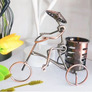 Porte-stylo en métal recyclé fait main avec logo personnalisé, figurine de vélo, organisateur de bureau, vente en gros - Product Image 1