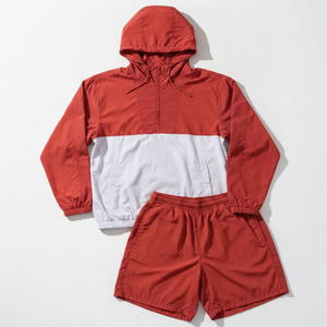 ชุดวอร์มแบบ unisex สีแดงขาว ลายบล็อกสี ฮู้ดมีซิป แขนยาว แห้งเร็ว น้ำหนักเบา ผลิตจากโพลีเอสเตอร์ เหมาะสำหรับใส่ลำลองในฤดูร้อน - Product Image 1