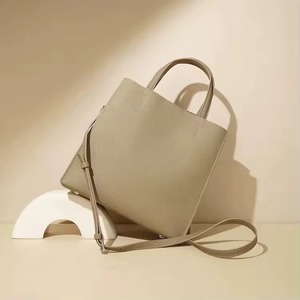 Sac fourre-tout en cuir véritable de qualité supérieure pour femmes, élégant sac à main taupe avec poignée supérieure et bandoulière réglable, sac carré stylé - Product Image 4