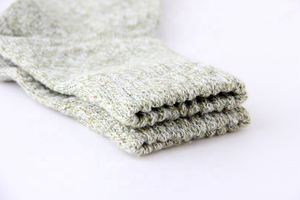 Chaussettes athlétiques décontractées modernes, tissu extensible confortable, conçues pour une utilisation prolongée et les activités quotidiennes - Product Image 3
