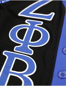 Cárdigan Negro con Lentejuelas Zeta Phi Beta, Mangas Azules, Logotipo Bordado Est. 1920, Ropa Premium para Hermandades, Prendas Griegas Personalizadas - Product Image 4