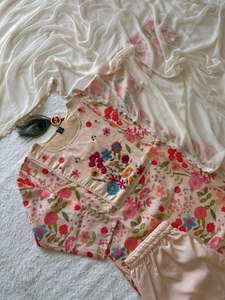 Salwar Kameez de Seda Georgette con Bordado, de las Mejores Marcas Indias y Pakistaníes, con Dupatta, para Fiestas - Product Image 2