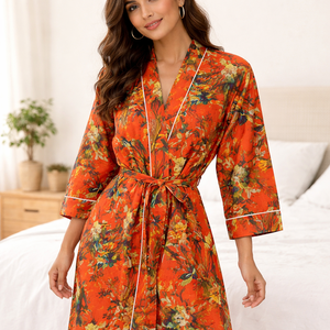 ชุดคลุมผ้าฝ้ายเนื้อนุ่มพิมพ์ลายดอกไม้แขนยาวคลาสสิกสำหรับผู้หญิง ยี่ห้อคิมิโน พร้อมเชือกผูกเอว ความยาวระดับเข่า - Product Image 1