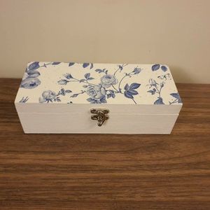 Caja de Madera Pintada a Mano de Estilo Vintage, Organizador Decorativo Hecho a Mano para Joyas, Cosméticos y Decoración del Hogar - Product Image 4