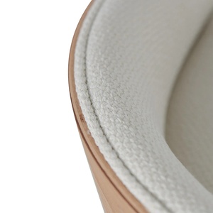 Taburete de bar Nicola hecho de madera de teca maciza de alta calidad con tapicería y acabado natural para uso en interiores. - Product Image 3