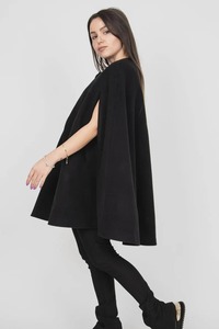 Capa de Lana Negra Hecha a Mano, Elegante Abrigo de Invierno para Mujer - Product Image 2