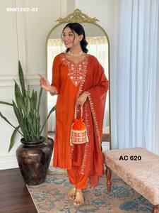 Kurti-Pant & Dupatta pour femme en viscose chinon de qualité supérieure, brodés avec des cordons Zari-Dori, des fils multiples et des sequins. - Product Image 5