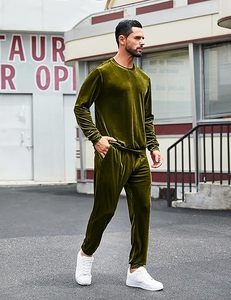Ensemble décontracté 2 pièces pour homme en velours, pull à manches longues et col rond, pantalon de survêtement en velours à taille élastique - Product Image 3