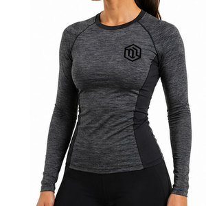 Camiseta Deportiva de Compresión para Mujer con Diseño Atlético Ergonómico, Tecnología de Gestión de la Humedad y Tela Elástica Resistente - Product Image 6