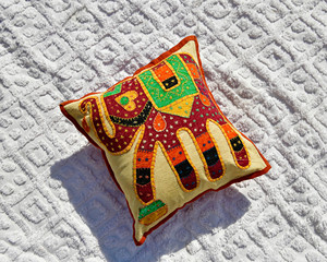 Funda de Cojín Cuadrada con Bordado Floral Bohemio Vintage, Elegante y Moderna, 100% Algodón, Decoración para el Hogar - Product Image 2