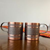 Mug Ours en Cuivre Martelé avec Poignée en Laiton Brossé, Motif Nid d'Abeille, Texture Gaufrée, Or Rose, Cuivre Antique, Style Persan Vintage