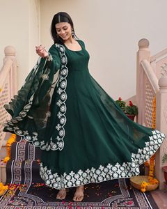 Mode tendance pour femmes : robe Anarkali verte pour mariages et soirées, manches 3/4, en crêpe de georgette, semi-couturée - Product Image 6