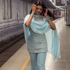 Traje Ecológico de Georgette Sintético Puro con Bordados y Forro de Seda, Transpirable, de Manga Corta para Mujer, Ideal para Bodas, Fiestas y Uso Casual - Product Image 1