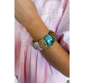 Elegante Pulsera de Resina con un Atractivo Hecho a Mano, Accesorio de Moda Diseñado para Colecciones de Estilo de Vida Moderno - Product Image 3