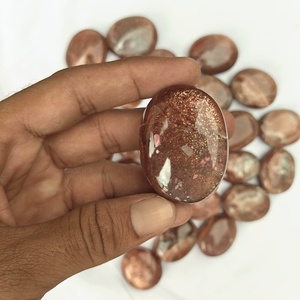 Pierre de paume en pierre de soleil dorée et pierre de lune noire de qualité supérieure |   Cristal de diamant naturel poli, thème Amour, guérison énergétique - Product Image 3