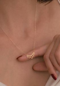 Pendentif Lotus Premium pour Femme – Accessoire de Mode Quotidien Élégant en Or – Exportateur d'Inde - Product Image 3