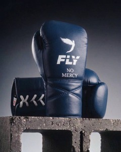 Gants de boxe sur mesure Fly, imprimés en denim, sérigraphiés, en cuir de vachette véritable, pour entraînement de Muay Thai, avec lacets. - Product Image 1