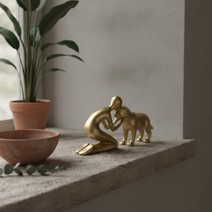 Figura Artesanal de Latón de Hombre y Perro, Elegante Escultura de Mascota, Moderna Estatua de Animal, Decoración de Lujo para Mesa de Hogar u Oficina - Product Image 4