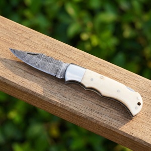Couteau pliant artisanal en acier Damas à pointe tombante, manche en os, étui en cuir, couteau de poche utilitaire de camping OEM - Product Image 3