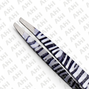 Pince à épiler professionnelle AHI de luxe en acier inoxydable biseauté, écologique, durable et personnalisable - Product Image 6