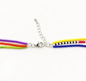 Collier ras du cou artisanal arc-en-ciel avec petites perles, chaîne dorée réglable, pour femme, style bohème, idéal pour l'été et les vacances à la plage - Product Image 3