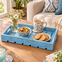 Plateau de service vintage traditionnel en bois naturel bleu |   Plateau en bois à lattes avec poignées intégrées, finition vieillie