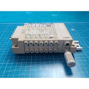 Válvula Solenoide Neumática SMC SZ3260-5NL0ZJ-C4 Usada Como Pieza de Repuesto para Equipos Legacy Semiconductor - Product Image 3