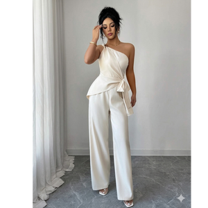Ensemble coordonné élégant avec haut asymétrique à détail noué et pantalon large - Product Image 3